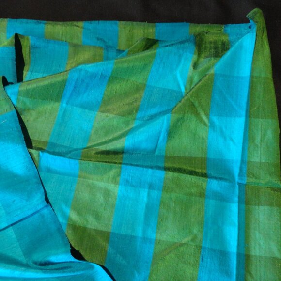 Silk Scarf 100% silk Vintage item by THAI Silk Co. Ltd.  "Hand woven in Siam" - Picture 3 of 8